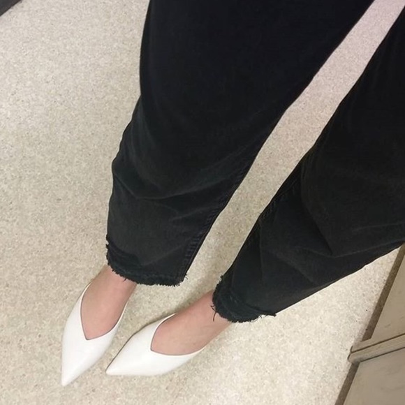 Women's Aleksa Low Vamp Kitten Heeled Mules - Picture 2 of 8